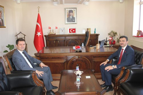 İçişleri Bakanlığı Mahalli İdareler Kontrolörü Selman Elmalı, Kaymakamımız Sayın İbrahim PELİT’e hayırlı olsun ziyaretinde bulundu. 